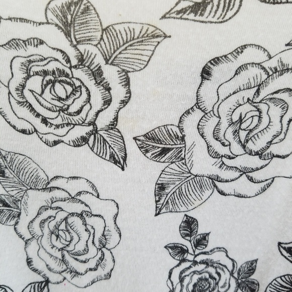 Rose Flower Print Tank Top 🌙 - Picture 5 of 8